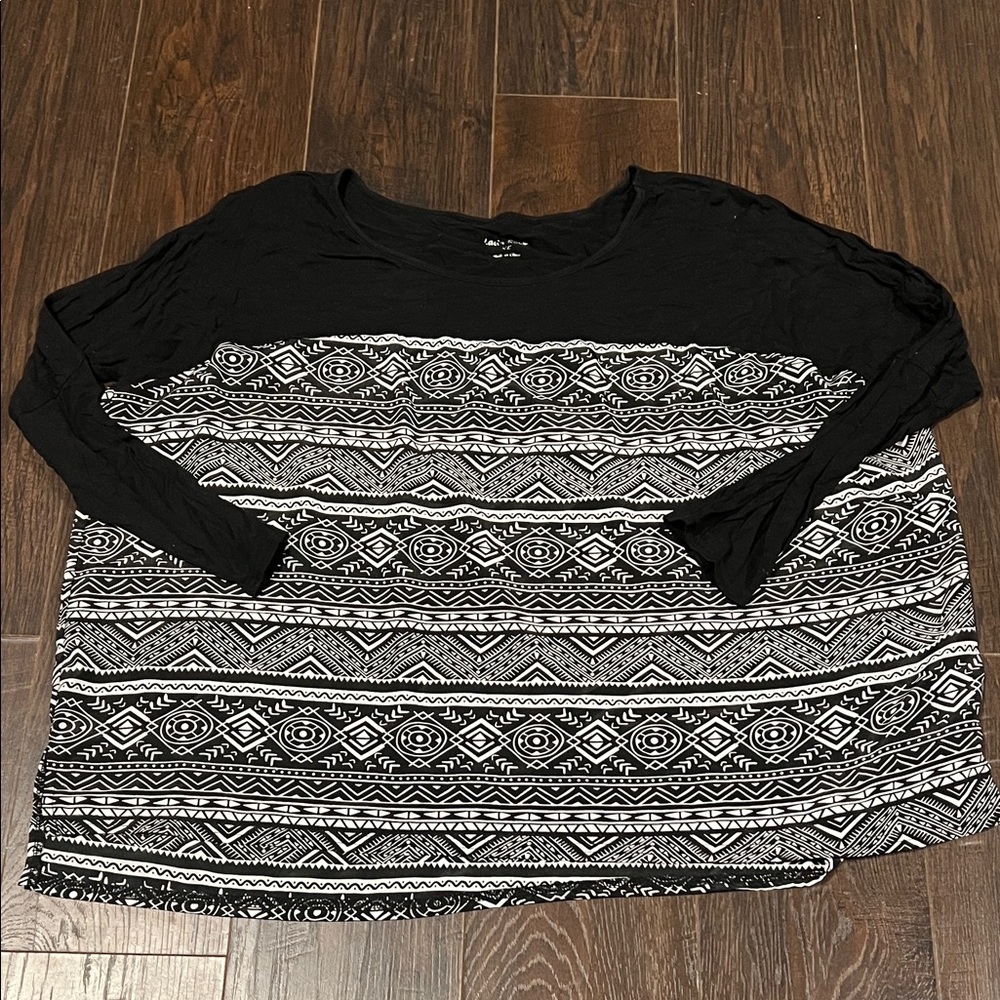 Stylish Black and White Patterned Long Sleeve Top